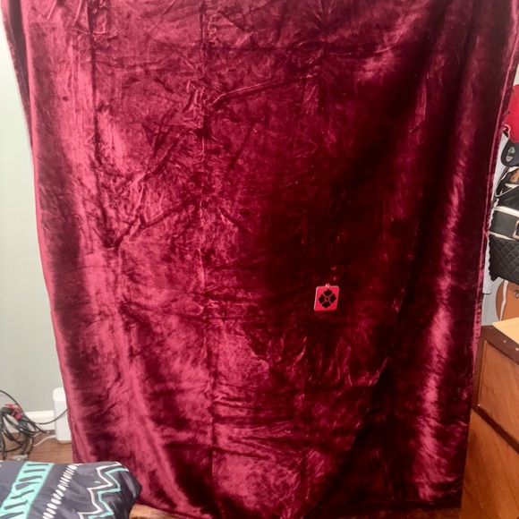 Berkshire VelvetSoft Ultra Supreme Throw - Rich Red - Picture 3 of 5